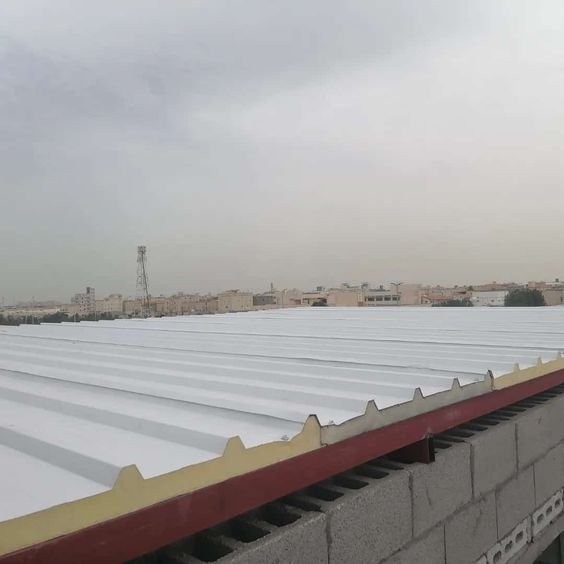 تركيب ساندوتش بانل في الرياض: الجودة والاحترافية بأسعار تنافسية