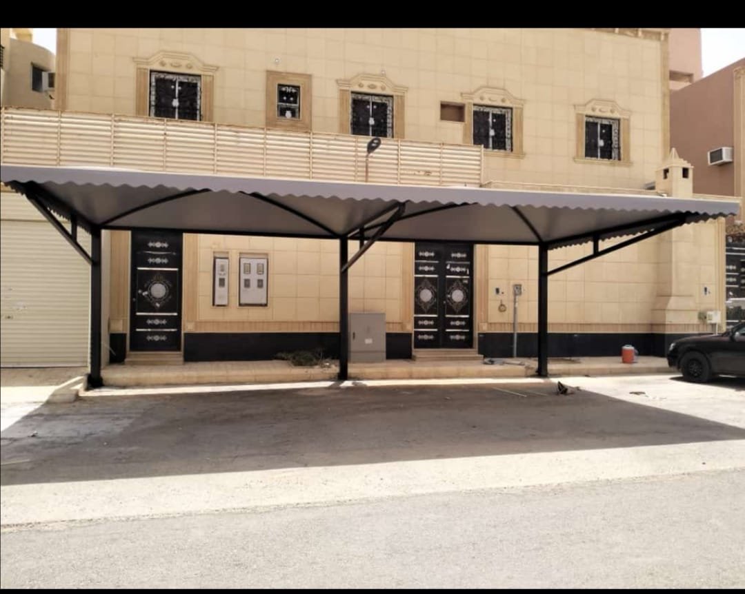 مظلات سيارات كهربائية